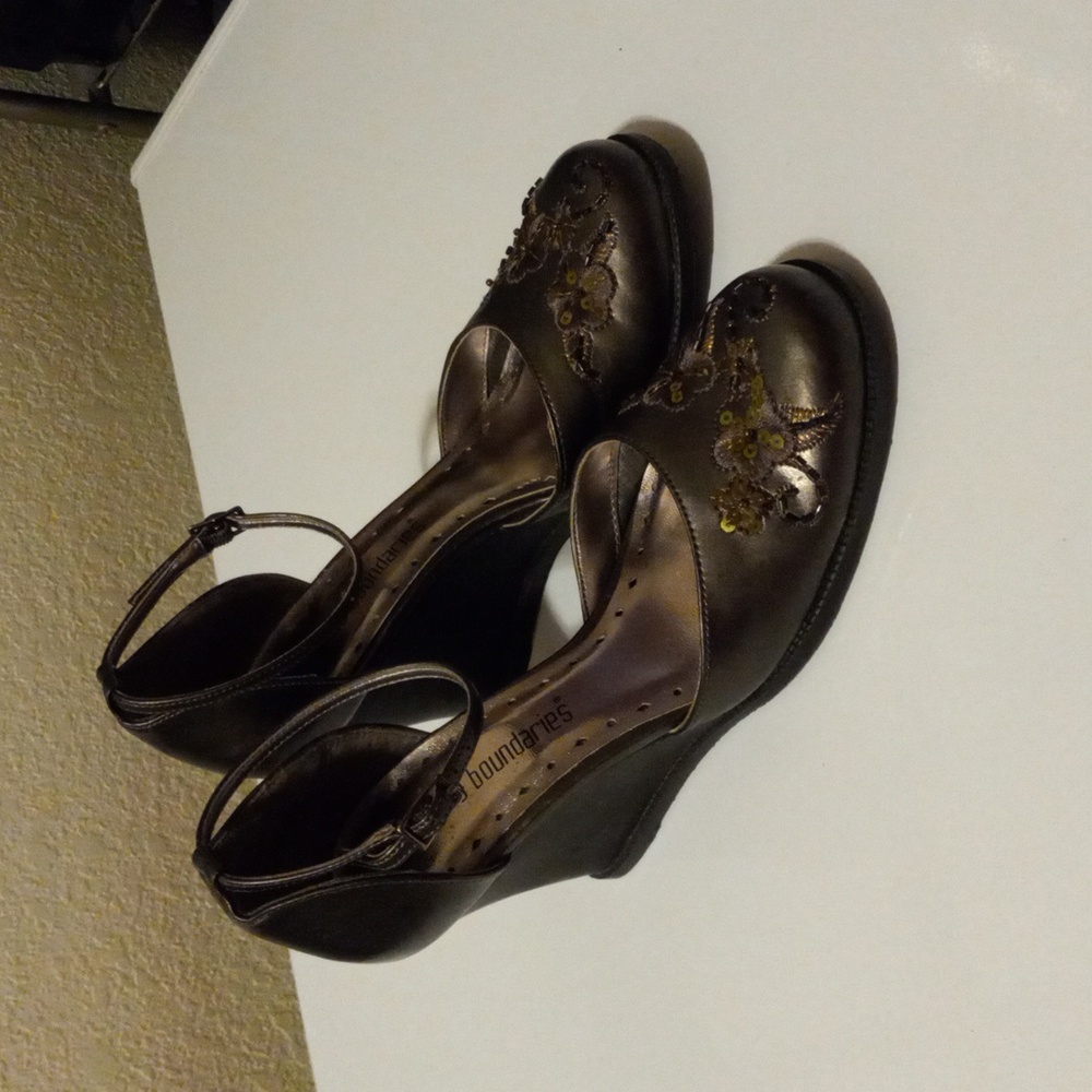 No Boundaries Wedge Heels Size 6.5